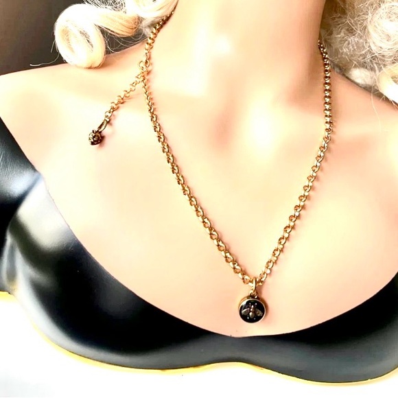 Gucci Gold and Black Bee Necklace and the leopard head also on necklace - Picture 5 of 11